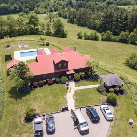 Big Sky Lodge - by The Chalets House in Falls Township