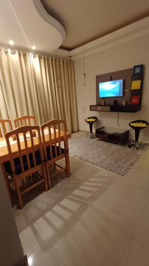 Communal lounge/ TV room, TV and multimedia, Living room, Seating area, Dining area