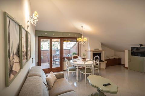 TV and multimedia, Living room, Dining area