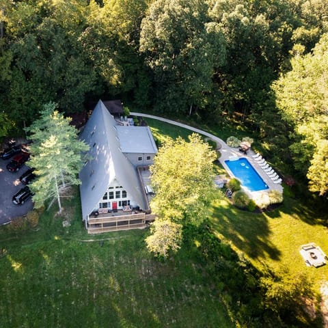 Fallswood Lodge - by The Chalets House in Laurel Township