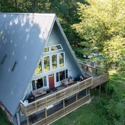 Fallswood Lodge - by The Chalets House in Laurel Township