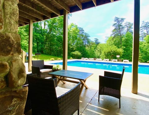 Fireside Lodge - by The Chalets House in Laurel Township