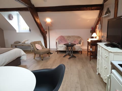 D'anciennes ''chambres de bonnes'' Bed and Breakfast in Honfleur