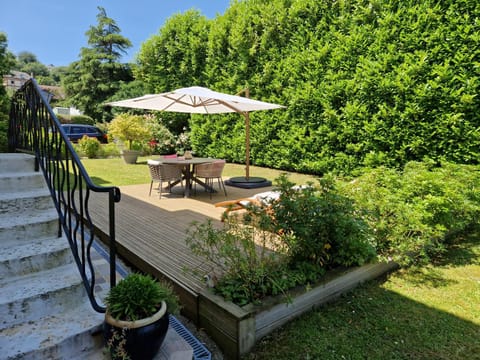 D'anciennes ''chambres de bonnes'' Bed and Breakfast in Honfleur