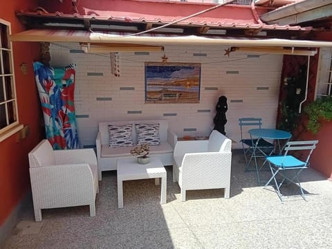 Seafront little House House in Ostia