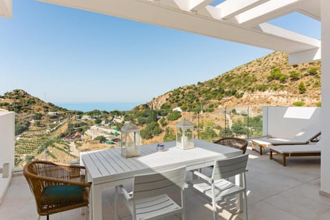 Property building, Balcony/Terrace, Living room