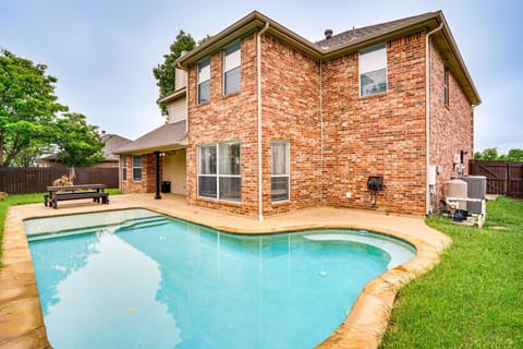 2 Mi to Old Town Spacious Burleson Vacation Home House in Burleson