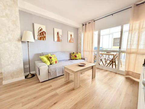 Day, Living room, Decorative detail, Seating area, Dining area
