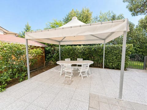 Patio, Patio, Garden, Garden, Dining area, Garden view, Garden view