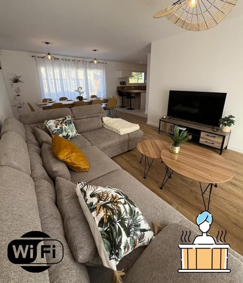 Communal lounge/ TV room, TV and multimedia