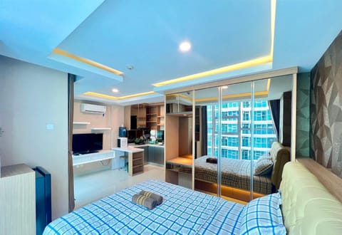 Communal lounge/ TV room, Bed, TV and multimedia, Kitchen or kitchenette, Living room, Photo of the whole room, Seating area, Evening entertainment, Bedroom, minibar