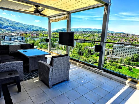 Sofia View - By Metro, Kids Room, Huge Terrace, 2 Garages, PS5, Playground, BBQ, 24h Security Apartment in Sofia