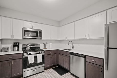 Peaceful & Trendy Unit Near Attractions Apartment in Rochester