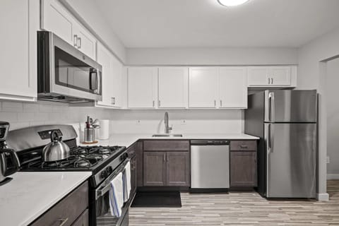 Peaceful & Trendy Unit Near Attractions Apartment in Rochester