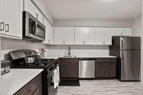 The Ultimate Rochester Getaway Cozy & Inviting Apartment in Rochester