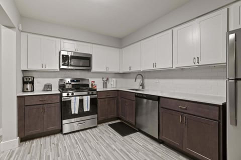 The Ultimate Rochester Getaway Cozy & Inviting Apartment in Rochester