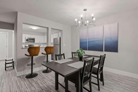 The Ultimate Rochester Getaway Cozy & Inviting Apartment in Rochester