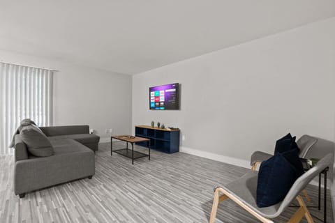 The Ultimate Rochester Getaway Cozy & Inviting Apartment in Rochester