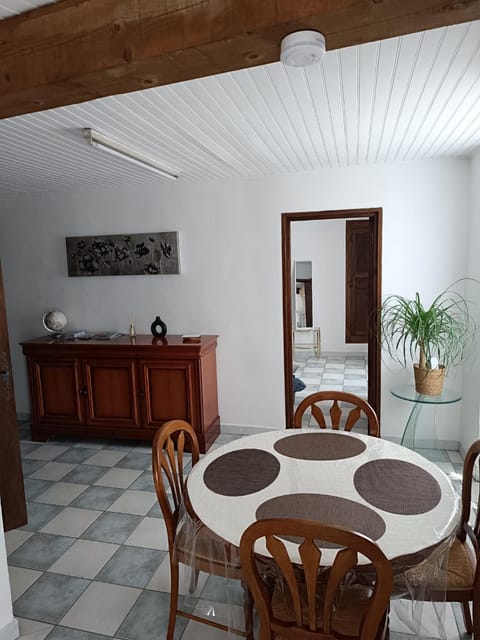 Appartement Aubignan Centre Parfait pour explorer la Provence Apartment in Carpentras