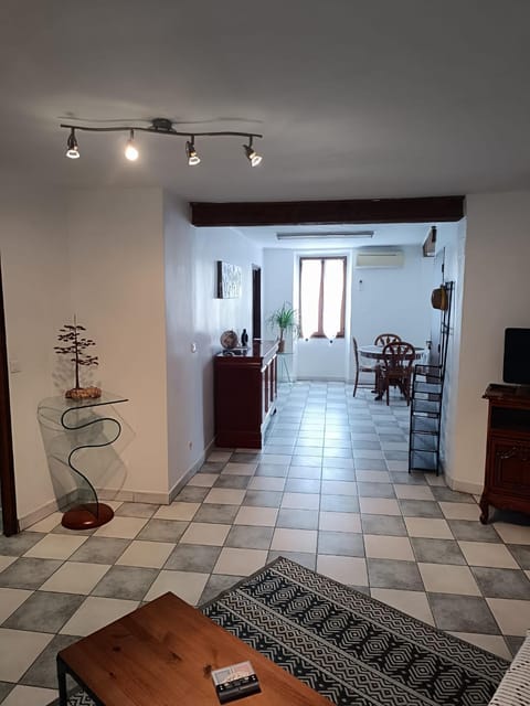 Appartement Aubignan Centre Parfait pour explorer la Provence Apartment in Carpentras