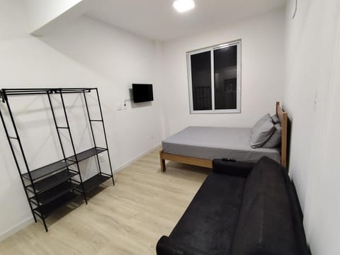 Bed, TV and multimedia, Photo of the whole room