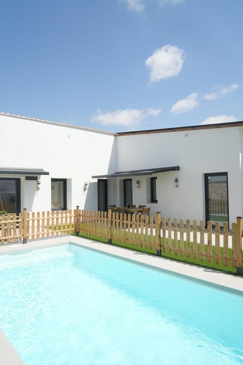 Balcony/Terrace, Swimming pool