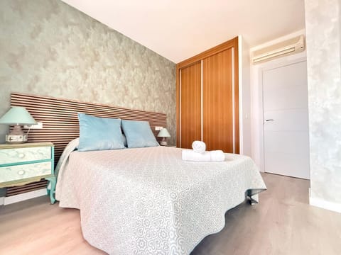 Bed, Photo of the whole room, Bedroom, towels, wardrobe