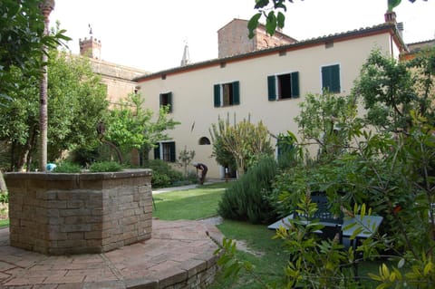 Facade/entrance, Garden