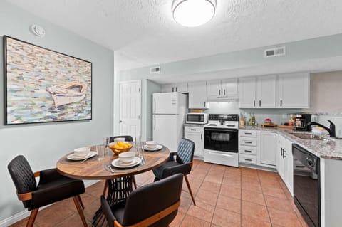 3BR Condo Near Ark Encounter, 8 Guests, Parking Apartment in Williamstown