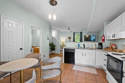 3BR Condo for 7 - Only 3 Miles to Ark Encounter! Apartment in Williamstown