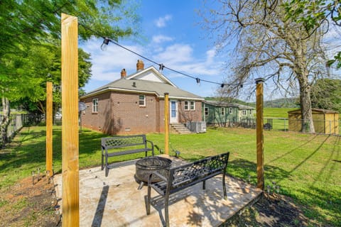 Bring Your Boat Retreat Near Lake Guntersville House in Guntersville Lake