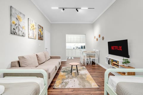 TV and multimedia, Living room, Photo of the whole room, Dining area, kitchen