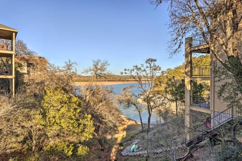 The Cove Lakehouse House in Lake Travis