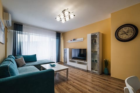 TV and multimedia, Living room, Seating area, Evening entertainment, furniture, air conditioner
