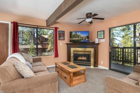 Yosemite Aviary and Quail Within Yosemite - 2 Separate Family Units Welcoming Up To 14 Guests House in Tuolumne County