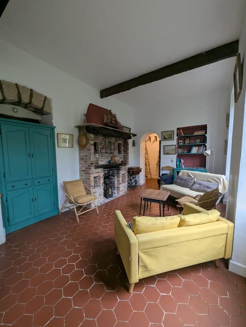 Maison de famille entre mer & collines - Charme, citronniers et tranquillité - accès marche et sentier 3 min House in Menton