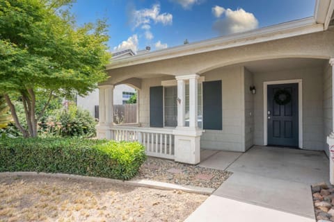 University Pastoral - Family Perfect Close to UCM House in Merced