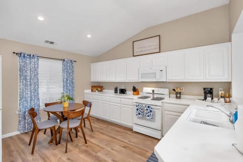 University Pastoral - Family Perfect Close to UCM House in Merced