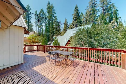 CC Cabin - Full Game Room & Wrap Around Deck Cabin in Shaver Lake