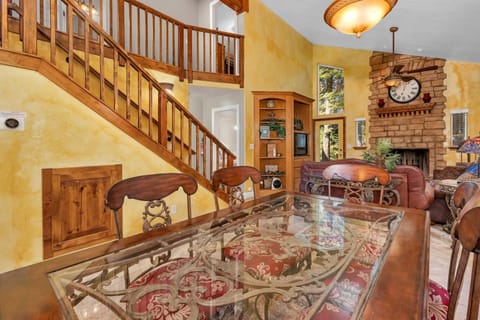 A Tuscan Adventure in California 3 BDR Sleeps 8 House in Shaver Lake