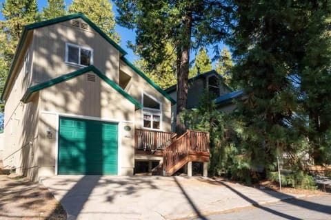 A Tuscan Adventure in California 3 BDR Sleeps 8 House in Shaver Lake