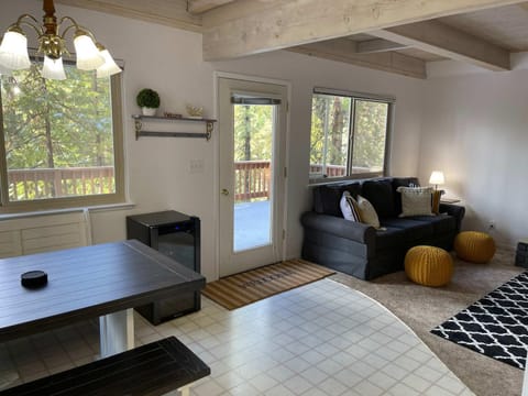 Cavu Cabin - A Classic Mountainside Escape Cabin in Shaver Lake