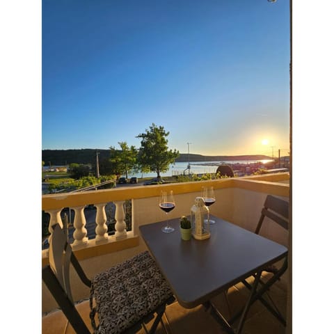 Natural landscape, View (from property/room), Balcony/Terrace, Seating area, Sea view