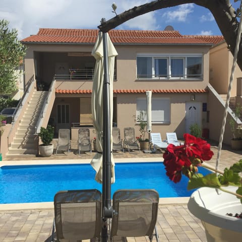 Property building, Facade/entrance