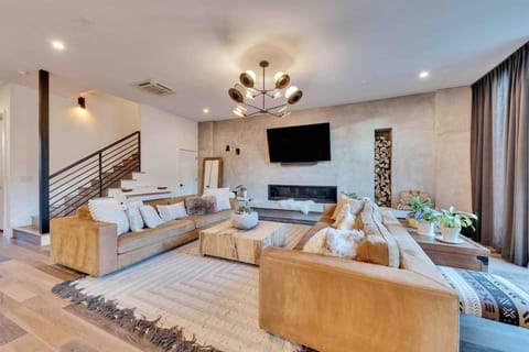 Designers Home near DT w Pool House in Zilker