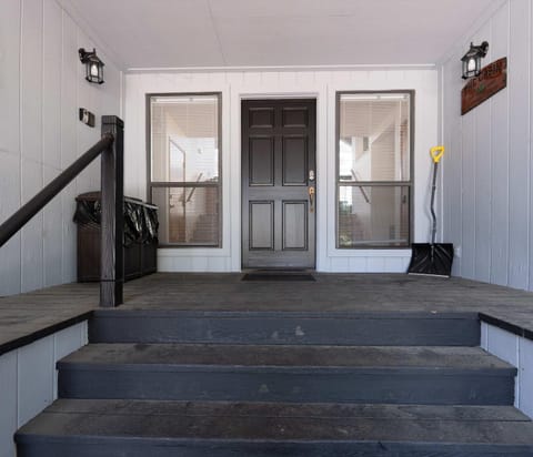 Granite View Lodge - Minutes from Water House in Shaver Lake