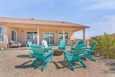 Casa Del Sol-Mountain View 3BR Home w Pool Hot Tub House in Joshua Tree