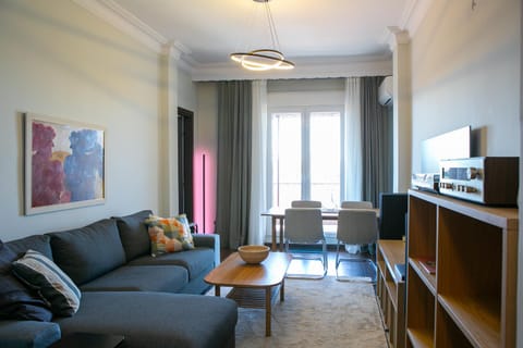 TV and multimedia, Living room, Seating area, Evening entertainment
