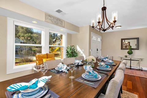 Awesome Views Game Room Hot Tub and More House in Oakhurst