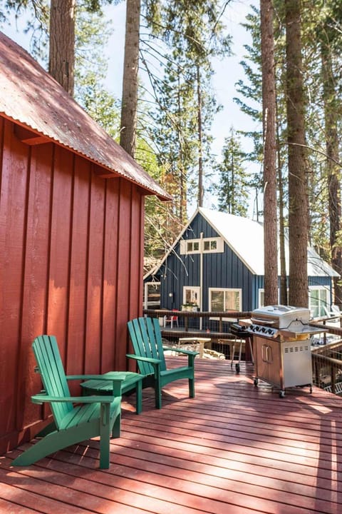 Red House - Minutes to Shaver Lake House in Shaver Lake
